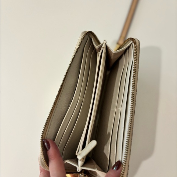 Michael Kors Geometric Beige Wallet $40 OBO - Picture 2 of 3